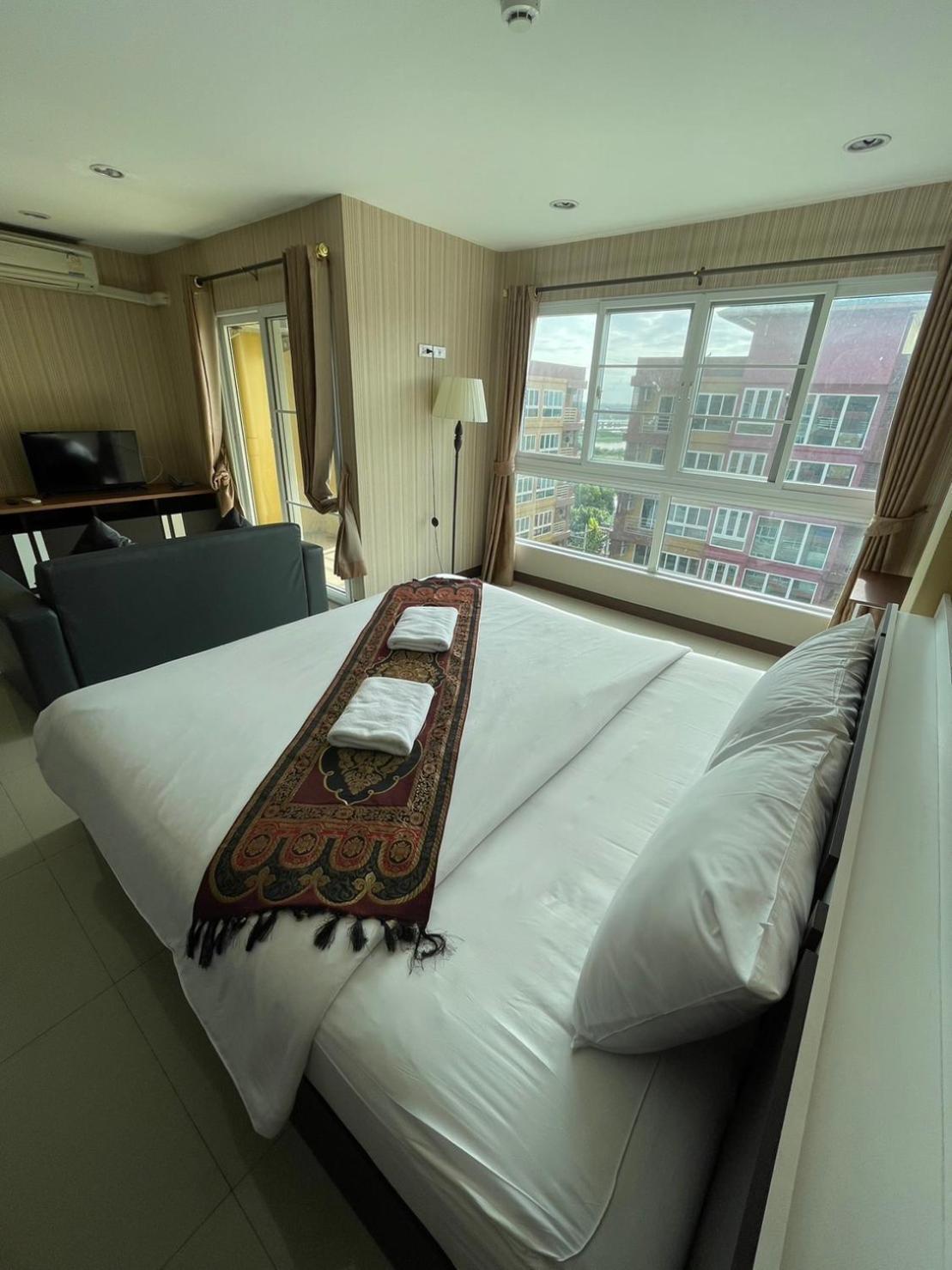 H2Do Hotel Ban Khlong Sanam Phli Exteriör bild