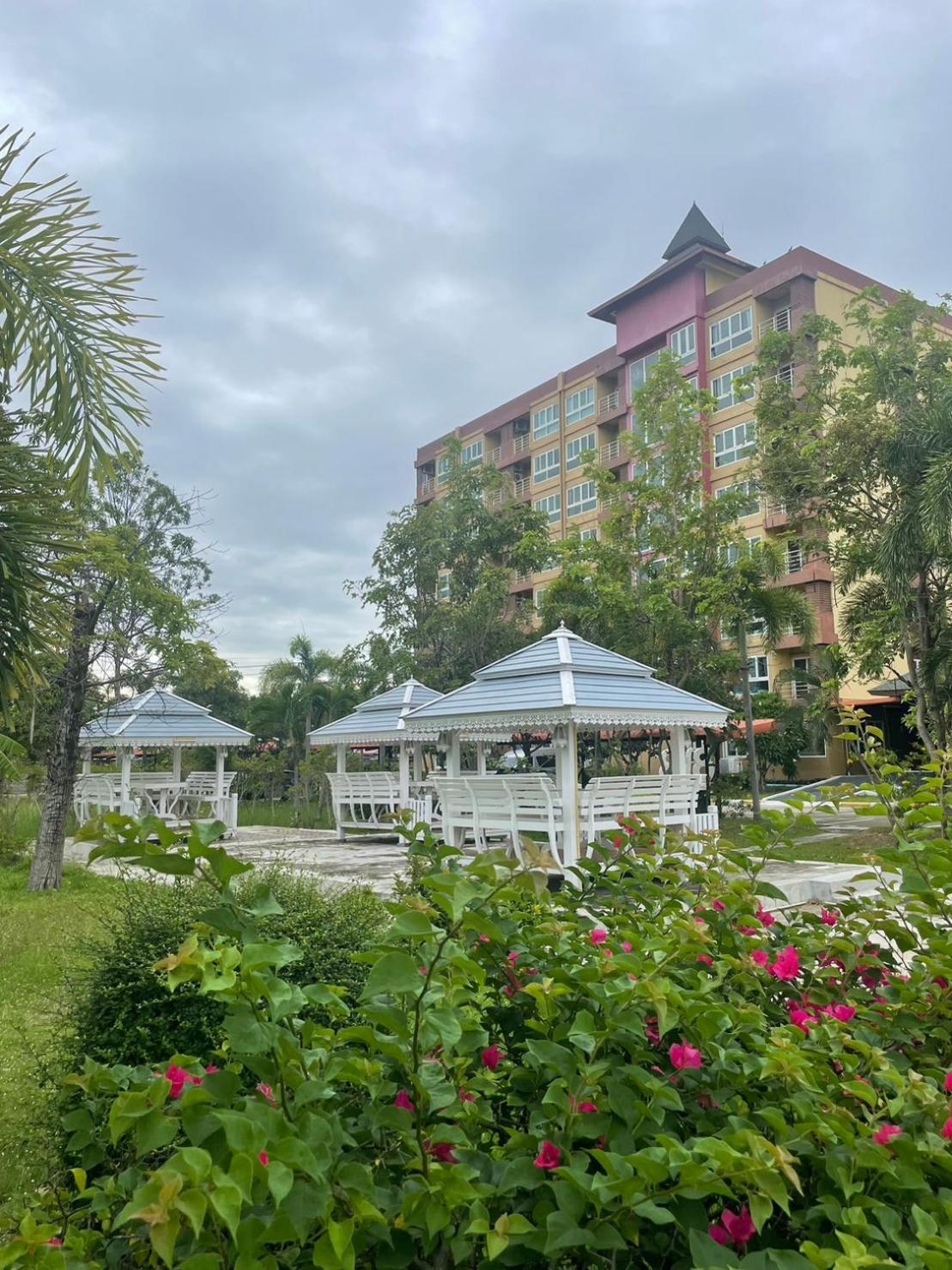 H2Do Hotel Ban Khlong Sanam Phli Exteriör bild
